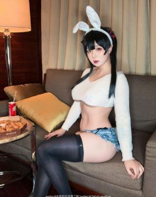 亚洲欧美第一视频